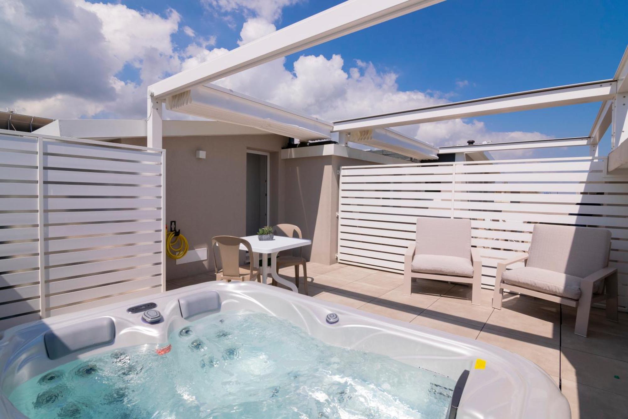 Residence Flow-R Riccione Eksteriør billede